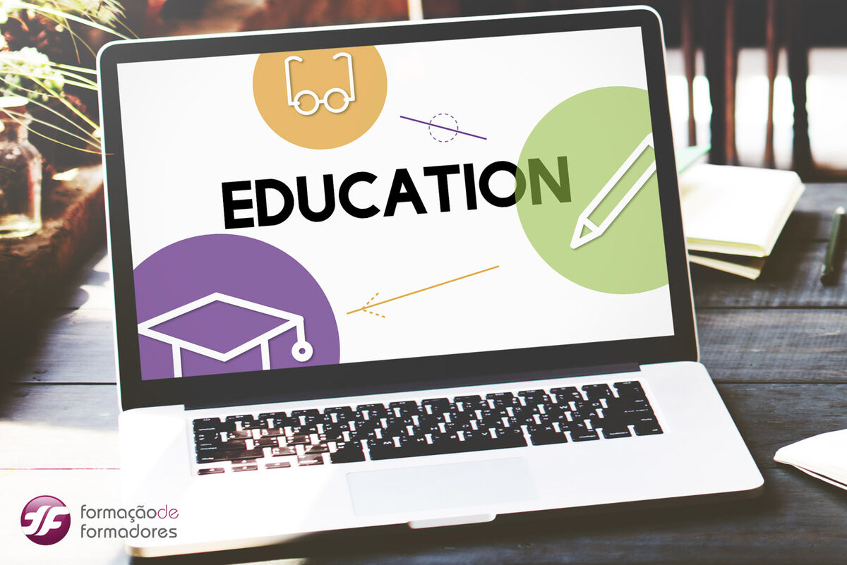 Como o Moodle promove a comunicação, colaboração e aprendizagem contínua